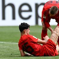 Bayern Münchens Aleksandar Pavlovic muss knapp vier Wochen vor dem Eröffnungsspiel der Fußball-Europameisterschaft wohl eine Verletzungspause einlegen.