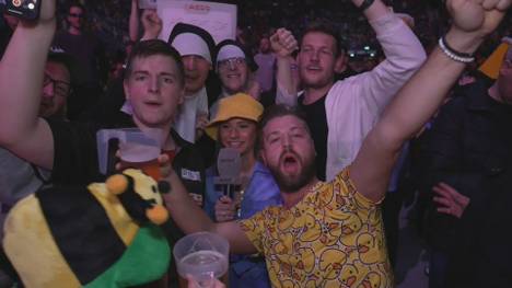 Die Darts Premier League zu Gast in Berlin und die deutschen Fans zeigen, wie sehr der Sport in Deutschland zelebriert wird. 