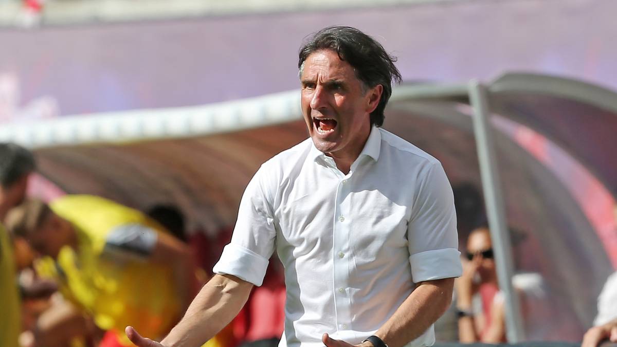 Das kann VfL-Trainer Bruno Labbadia nicht gefallen. Und dann auch noch das: Nationalspieler Jonas Hector gleicht mit einem Traumtor zum 1:1 gegen die Wölfe aus