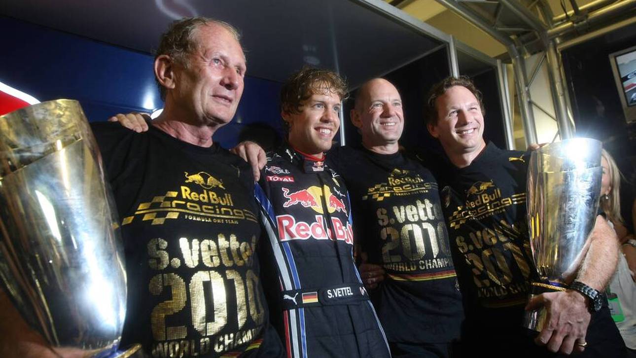 Vettel feiert mit seinem Team den WM-Titel 