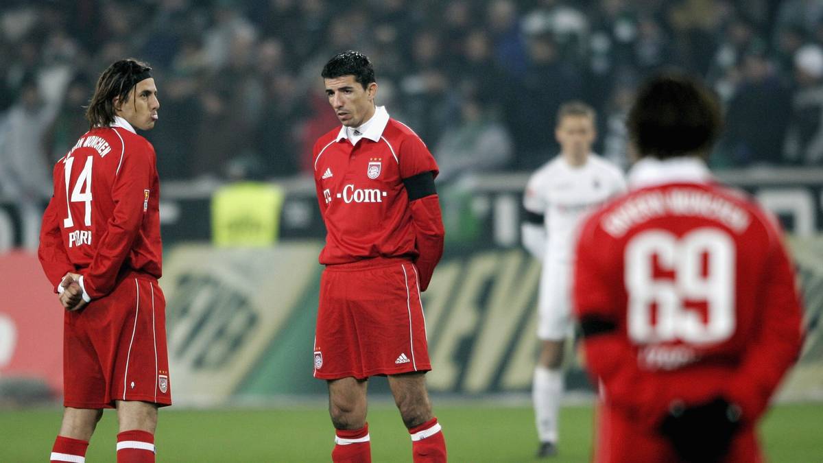 SAISON 2005/06 - 4 Stürmer: Erneut holen die Bayern das nationale Double, scheitern in der Champions League aber schon im Achtelfinal an Milan. ROY MAKAAY (31/17) und CLAUDIO PIZARRO (26/11) bleiben unbestritten die beiden Top-Stürmer der Münchner