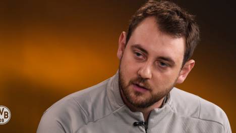 Im BVB-Feiertagsmagazin beschreibt Co-Trainer René Maric wie man die kurze Pause in einer englischen Woche effektiv nutzt und gibt einen Ausblick auf den nächsten Gegner Borussia Mönchengladbach.