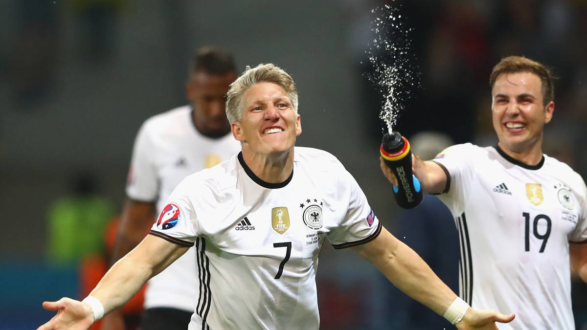 Was für ein Einstand! Gerade eingewechselt, beendete er seinen Supersprint gegen die Ukraine gleich mit dem 2:0. War danach so aus der Puste, dass er die restlichen Gruppenspiele und das Achtelfinale weitgehend auf der Bank verfolgen durfte – seine Kollegen schafften es ja auch so