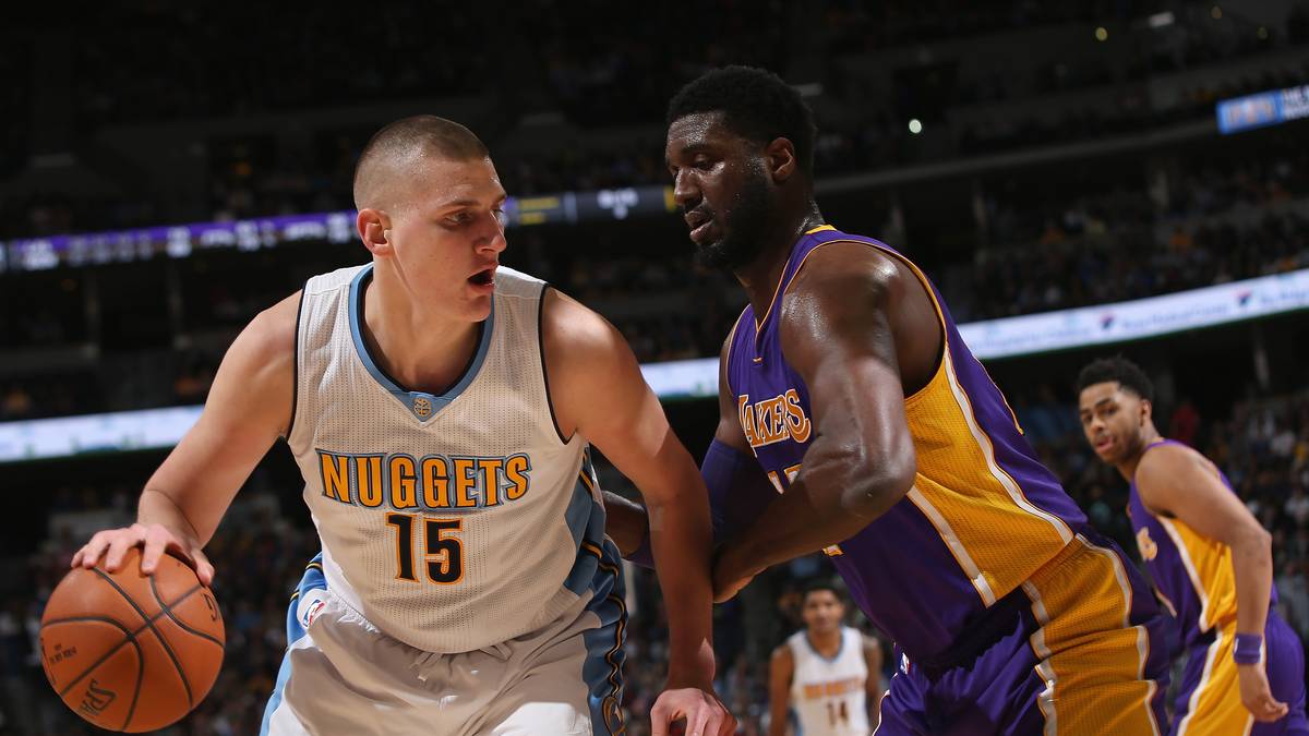 Etwas überraschend sichert sich Nikola Jokic von den Denver Nuggets mit 59 Zählern den dritten Rang. Der Center dreht vor allem in der zweiten Saisonhälfte auf und lässt Devin Booker (Phoenix Suns) und Jahlil Okafor (Philadelphia 76ers) hinter sich