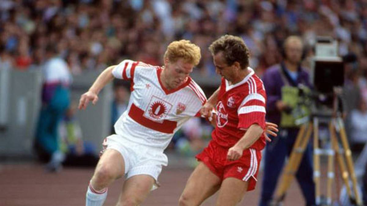 Sammer gewinnt zweimal die DDR-Meisterschaft (1989 und 1990) und einmal den Pokal (1990) mit Dresden. Nach der Wende wechselt Sammer zum VfB Stuttgart. "Ich habe nie einen Spieler gesehen, der so ehrgeizig ist wie Matthias", sagt der damalige VfB-Manager Dieter Hoeneß