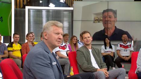 Stefan Effenberg und Ex-Weltschiedsrichter Dr. Markus Merk duellieren sich im fenster.com EM Doppelpass bei der Diskussion um den potenziellen Handelfmeter für das DFB-Team gegen Spanien - und erinnern an eine bedeutende gemeinsame Szene in der Vergangenheit.