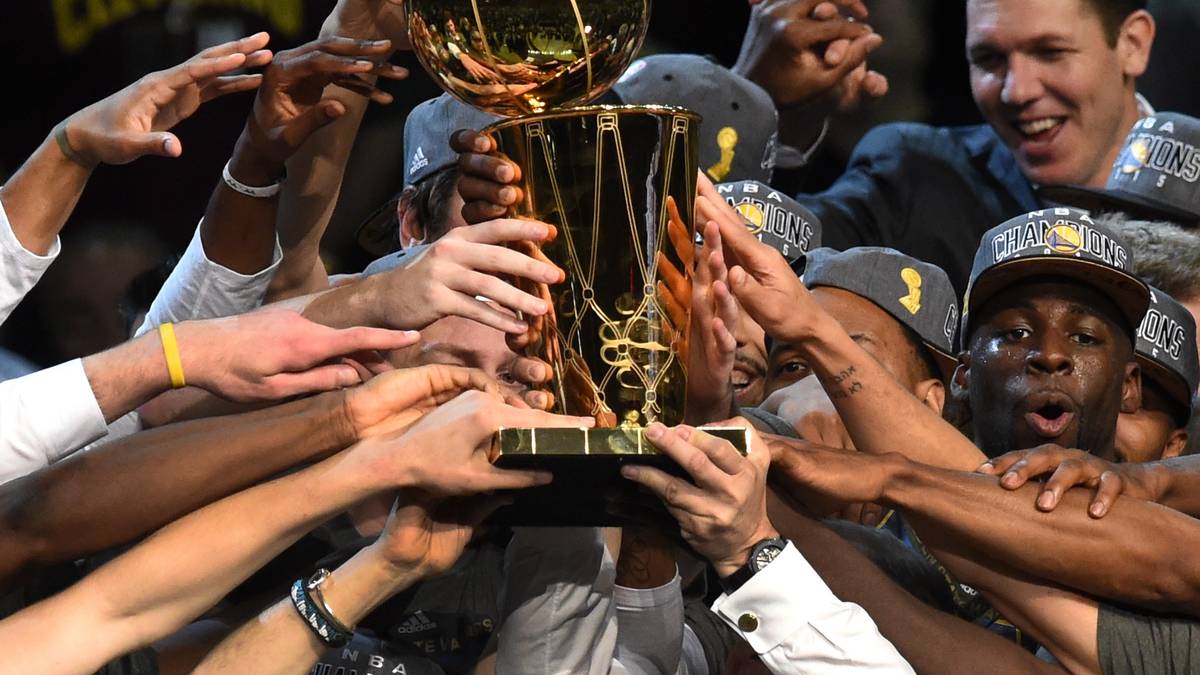 Krachende Dunks, mächtige Blocks und Dreier am Fließband - es geht wieder los in der NBA. SPORT1 stellt vor der 70. Saison die Stars der NBA vor