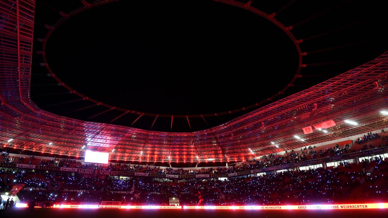 Leverkusen für Becherwurf bestraft