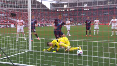 Alexander Nübel spielt beim VfB Stuttgart eine großartige Saison. Am Ostersonntag legt er sich jedoch selbst ein Ei und verschuldet das Eigentor zum zwischenzeitlichen 2:1 zwischen Stuttgart und Heidenheim.