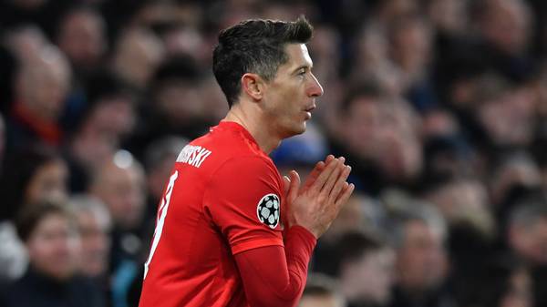 Bayern Munich's Polish striker Robert Lewandowski reacts after missing a chance during the UEFA Champion's League round of 16 first leg football match between Chelsea and Bayern Munich at Stamford Bridge in London on February 25, 2020. (Photo by Ben STANSALL / AFP) (Photo by BEN STANSALL/AFP via Getty Images)