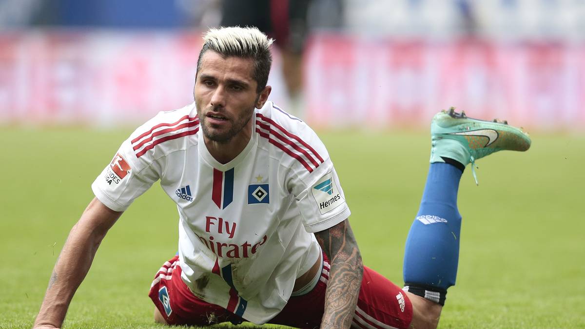 VALON BEHRAMI (2014) - Etwa sechs Millionen Euro überweist der HSV im August 2014 an den SSC Neapel. Der dafür verpflichtete Behrami soll dem defensiven Mittelfeld der Hanseaten Stabilität verleihen und kommt mit der Erfahrung von über 50 Länderspielen für die Schweiz