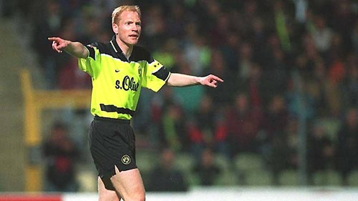 Nach einem kurzen Zwischenspiel bei Inter Mailand kommt der "Löwe aus Sachsen" zu Borussia Dortmund. Beim BVB wird der "Feuerkopf" zum Leader eines denkwürdigen Teams