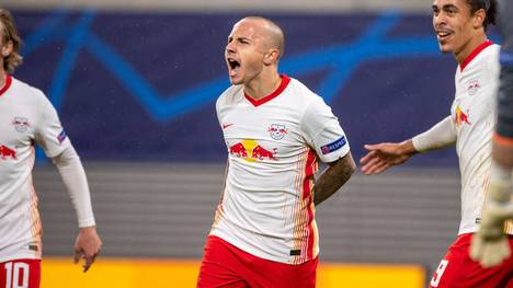 Leipzigs Shootingstar Angelino verrät in der Marca, dass er selbst kaum Fußball im Fernsehen schaut. 