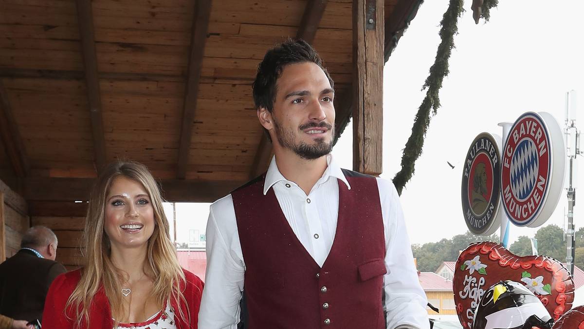 Frisches Dirndl: Cathy Hummels hat sich von dem Spuck-Schock erholt und freut sich mit Heimkehrer Mats auf die Wiesn