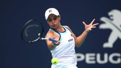 Miami Open 2019 - Day 13 Ashleigh Barty of Australia in action against Karolina Pliskova of Czech Republic in the final during day thirteen of the Miami Open tennis on March 30, 2019 in Miami Gardens, Florida
