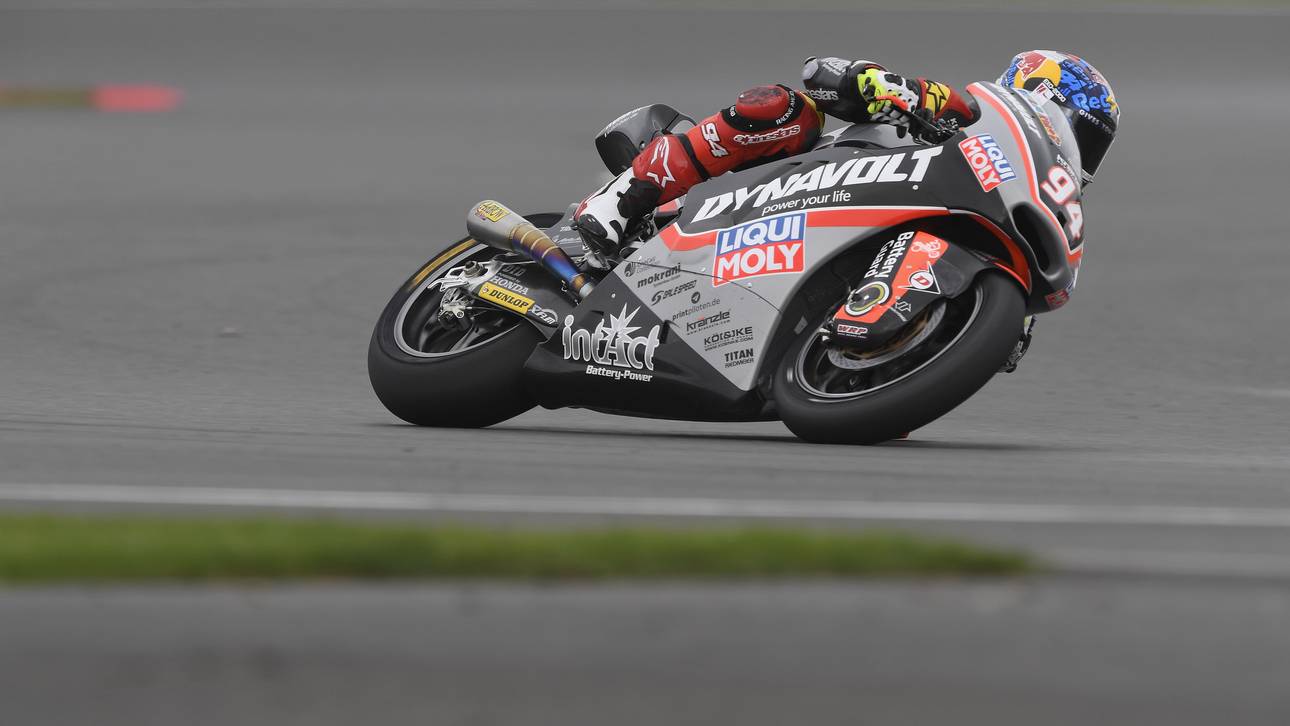 Folger rast knapp an Podium vorbei