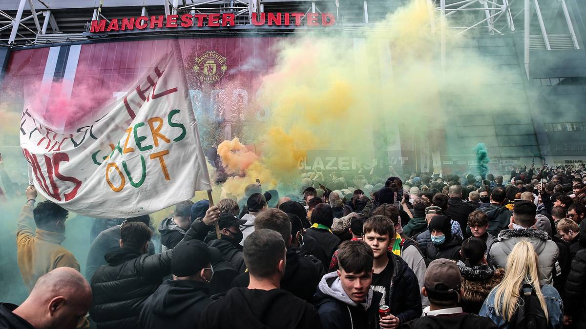 2 nach 10: Waren die Proteste bei Manchester United gegen die Glazers zu heftig?