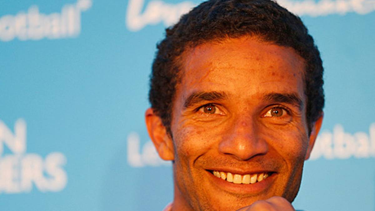 Drei Jahre älter ist David James. Der Torwart, der wegen manch katastrophalen Patzers einst  den Spitznamen "Calamity" erhält, soll bei den Kerala Blasters trotzdem alle Bälle halten und zudem die richtigen Anweisungen geben