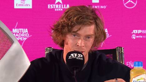 Andrey Rublev gewinnt in Madrid seinen zweiten Masters-Titel. Hinterher offenbar der Tennis-Star, dass er seit Tagen krank gewesen sei.