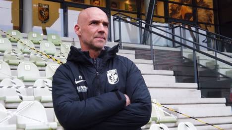 Thomas Letsch ist seit dieser Saison Trainer bei Vitesse Arnheim. Der gebürtige Esslinger mischt gerade die Niederlande auf. Doch wer ist der Mann, den Liverpool-Coach Klopp nicht kannte?
