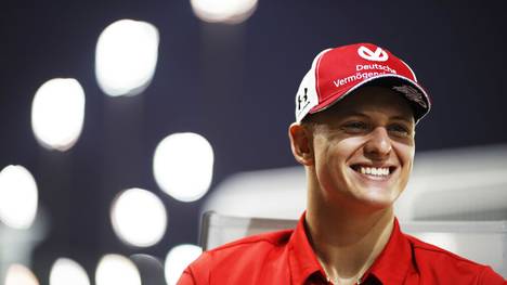 Mick Schumacher zischt in Mugello im legendären Ferrari seines Vaters um den Kurs. Nobert Haug äußert sich zur Zukunft des Shootingstars. 