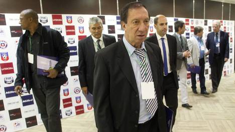 Carlos Bilardo, Argentiniens Weltmeister-Trainer von 1986 ist nach einer Hirn-OP in einem ernsten Zustand