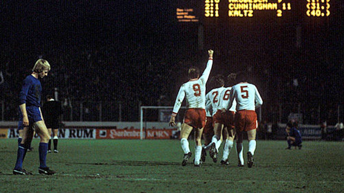 PLATZ 7: Hamburger SV - Real Madrid 1980: Trotz eines 2:0-Polsters aus dem Hinspiel sind die Königlichen im April 1980 in Hamburg ganz klein. Der HSV zerlegt Real mit 5:1. Die vielleicht größte Stunde des HSV im Europapokal der Landesmeister
