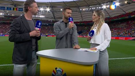 Shkodran Mustafi erklärt bei Magenta-TV seine neue Aufgabe beim DFB. Er wird neuer Co-Trainer der deutschen U17-Nationalmannschaft an der Seite von Marc Meister.