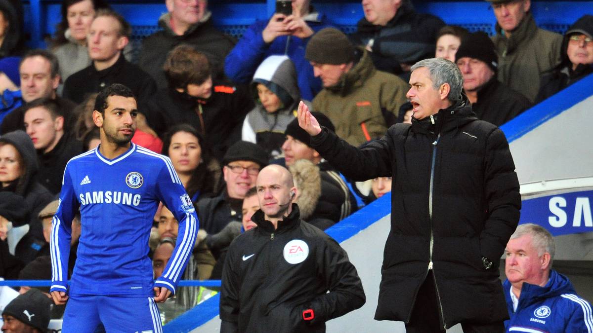 Als ihn 2014 der englische Spitzenklub Chelsea nach London lotste, schien alles auf eine große Karriere hinauszulaufen. Doch Blues-Coach Jose Mourinho fand kaum Verwendung für Salah. Der Linksfuß hatte Probleme, sich dem Fußball auf der Insel anzupassen