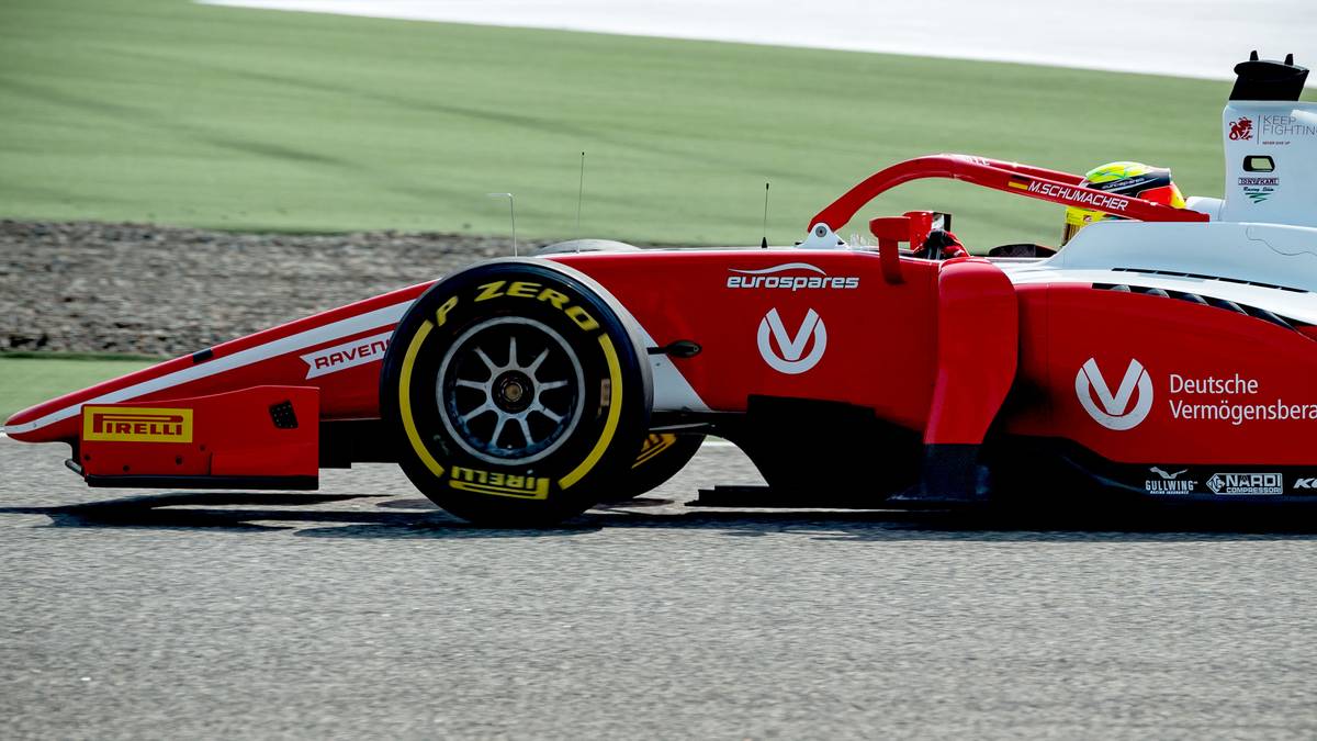 Bei seinem Debüt in der Formel 2 sammelte er erste gute Erfahrungen. Schumacher fährt auf die Plätze acht und sechs, am Sonntag steht er in seinem zweiten Rennen sogar auf der Pole Position. Große Fehler leistet er sich nicht, die fehlende Erfahrung im 620-PS-starken Boliden macht sich aber bemerkbar