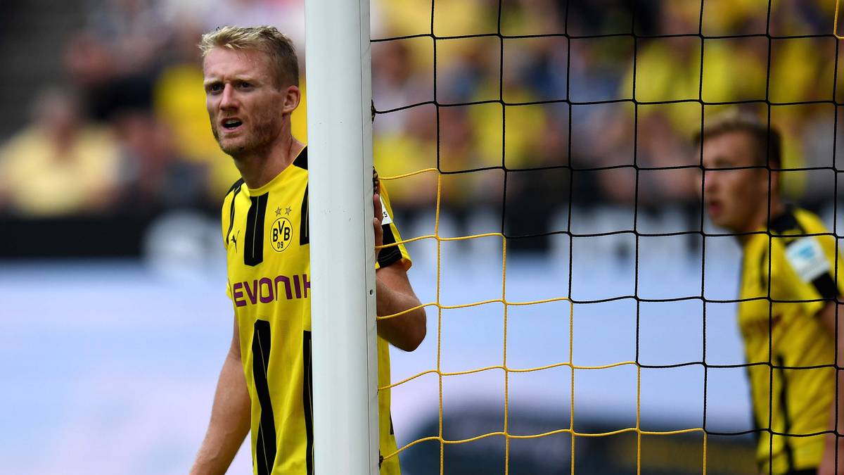 ANDRE SCHÜRRLE: Nutzte die Abwesenheit des verletzten Marco Reus nicht, um sich auf dem rechten Flügel in den Vordergrund zu spielen. Wirkte manchmal etwas hölzern und ideenlos und muss sich fürs Erste wohl hinter Christian Pulisic einordnen. Neben Durm der zweite schwächelnde BVB-Weltmeister. SPORT1-Note 4