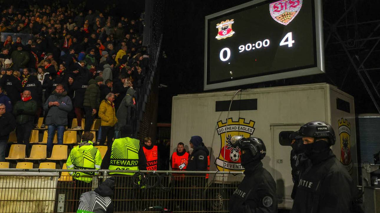 Polizisten beim Spiel in Deventer
