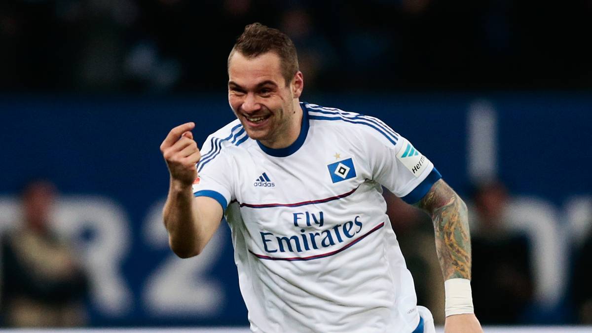 PIERRE-MICHEL LASOGGA (24, HAMBURGER SV): Der Hamburger ist bullig, durchsetzungsstark, torgefährlich. Lasogga hat eigentlich alles, was ein Mittelstürmer braucht. Nur gezeigt hat er es in den letzten Jahren selten. Hat auch immer wieder mit Verletzungen zu kämpfen, ist bei Löw seit jeher auf dem Abstellgleis. Beim HSV spielte er bisher nur ein Spiel über 90 Minuten