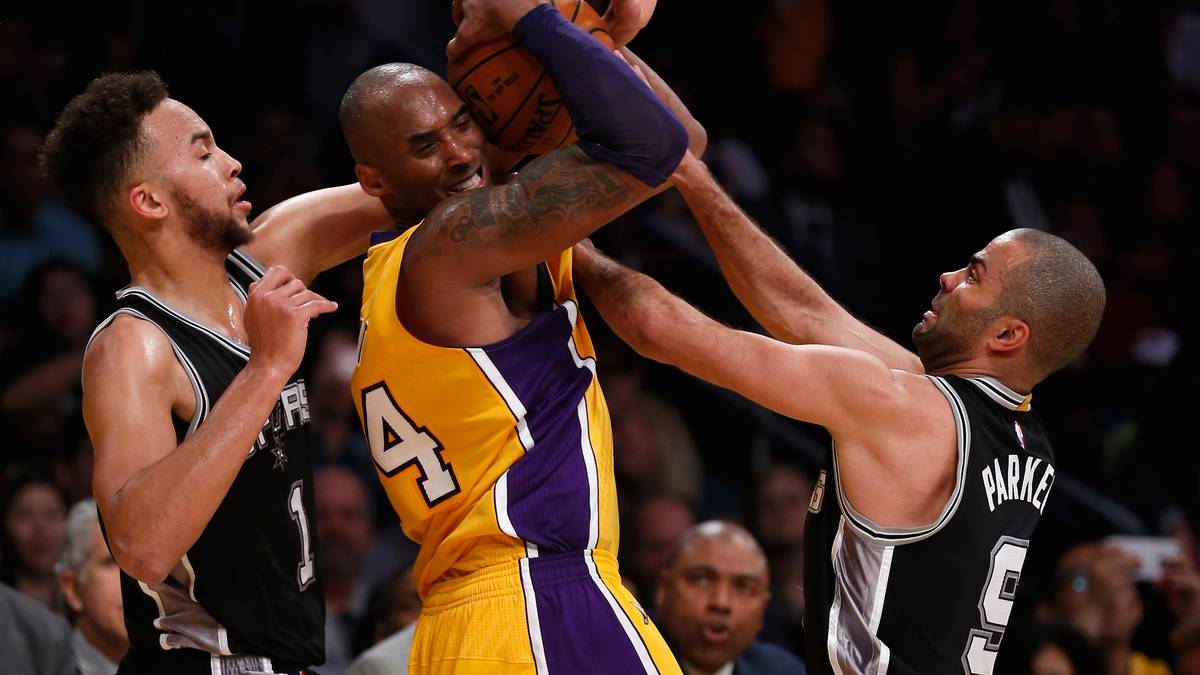 "Das ist mein Ball!": In Los Angeles treffen die Lakers um Superstar Kobe Bryant auf die starken San Antonio Spurs. Bryant zeigt dabei eine starke Leistung, doch am Ende setzen sich erwartungsgemäß die Spurs durch