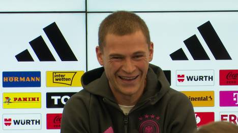 Auf der DFB-Pressekonferenz wird Joshua Kimmich nach seiner sportlichen Zukunft gefragt. 