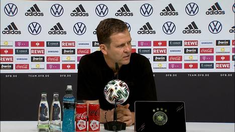 Wird die Nationalmannschaft bei der EM mit einer Dreier- oder Vierkette spielen? DFB-Direktor Oliver Bierhoff erklärt, wieso diese Frage gar nicht so entscheidend ist.
