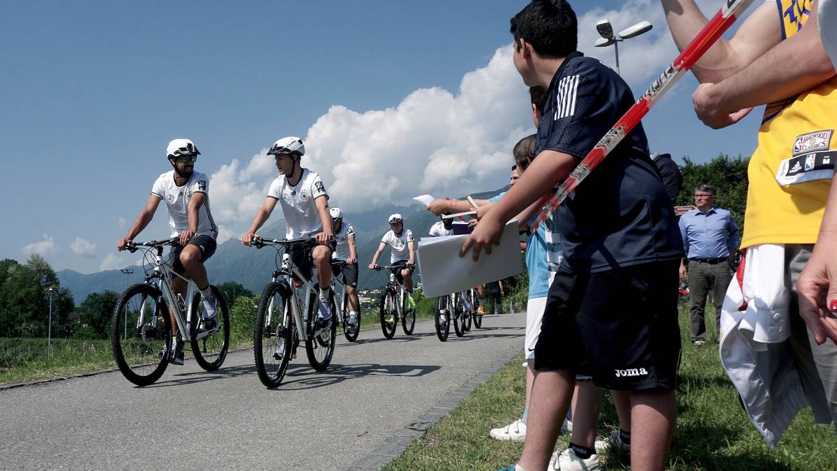 Für die anstehende Tour de France sind die Weltmeister damit bereits bestens gerüstet. Die Begeisterung bei den zahlreichen Fans entlang der Strecke ist ebenfalls groß