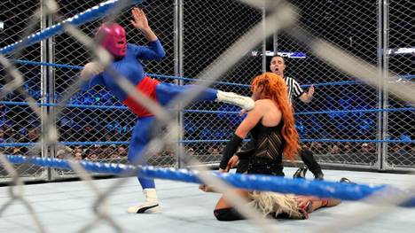 Die maskierte "La Luchadora" wurde bei WWE SmackDown Live entlarvt Mickie James