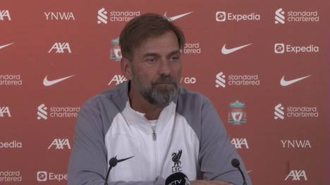 Jürgen Klopp hat es satt, dass die Spieler und Trainer aufgefordert werden, ein Zeichen gegen die Weltmeisterschaft in Katar zu setzen, obwohl dies schon vor 12 Jahren möglich gewesen wäre.