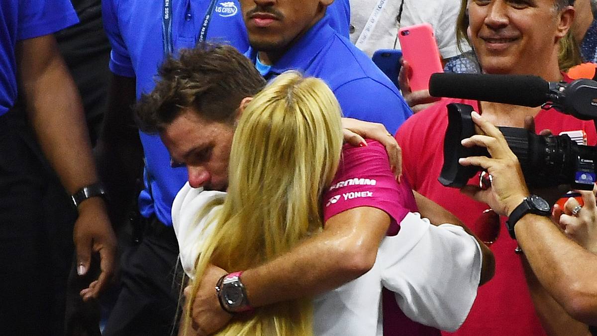 STAN WAWRINKA und DONNA VEKIC: Für Gesprächsstoff sorgte 2015 die Beziehung zwischen dem damals 30-jährigen Schweizer und der erst 18-jährigen Kroatin. Kurz zuvor hatte sich Wawrinka von seiner Frau Ilham Vuilloud getrennt, mit der er eine Tochter hat. Offiziell waren Vekic, die ihren "Stan" gerne einmal aus der Spielerbox anfeuerte, und Wawrinka drei Jahre lang ein Paar