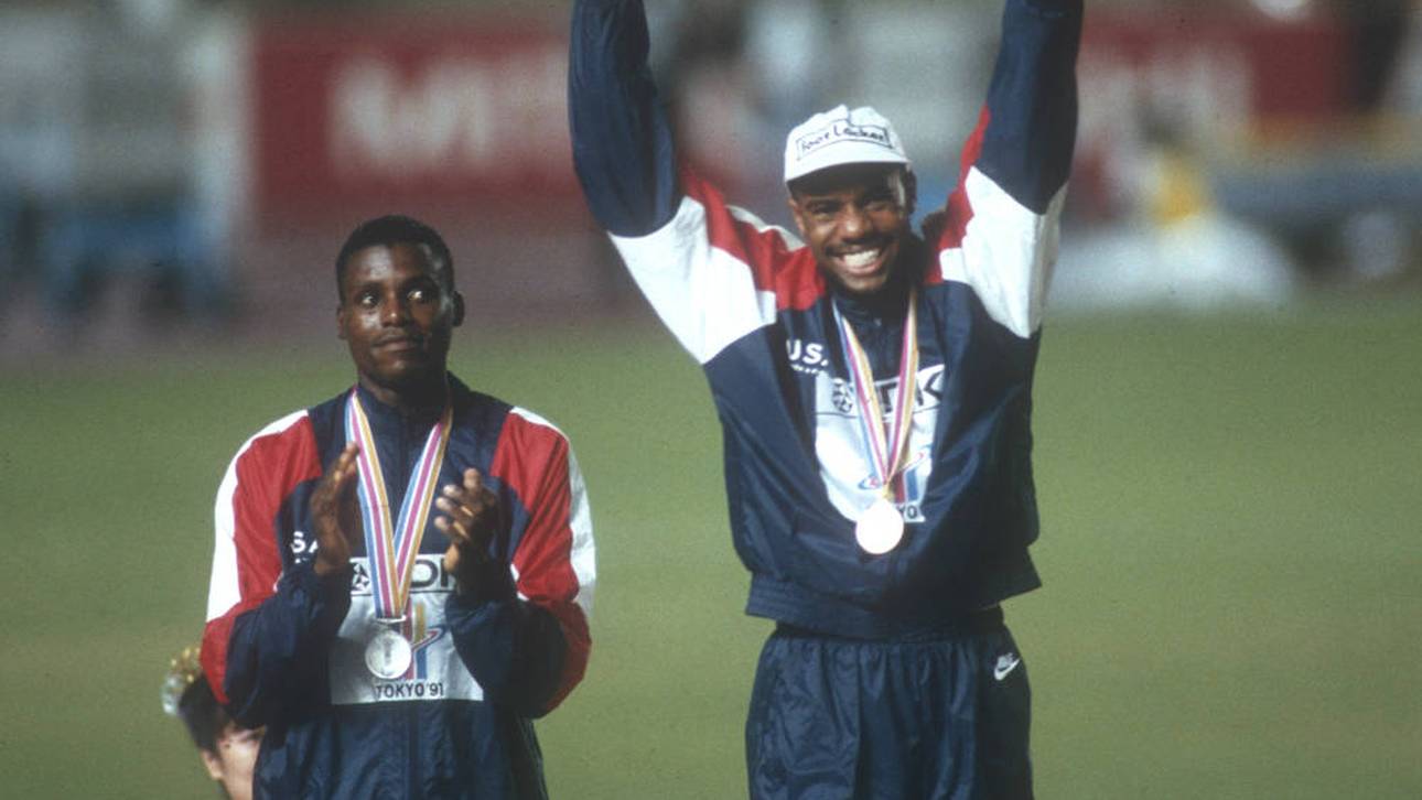 Mike Powell (r.) gewann bei der WM 1991 in Tokio das Weitsprung-Duell mit Mike Powell