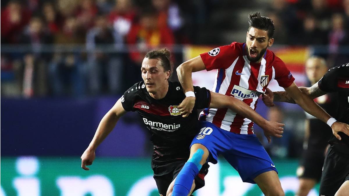 JULIAN BAUMGARTLINGER: Auch im zweiten Spiel unter Korkut durfte der Österreicher von Beginn an ran und erledigte seine Aufgabe als Abräumer vor der Abwehr ordentlich. Gab sogar einen Torschuss ab - SPORT1-Note: 3