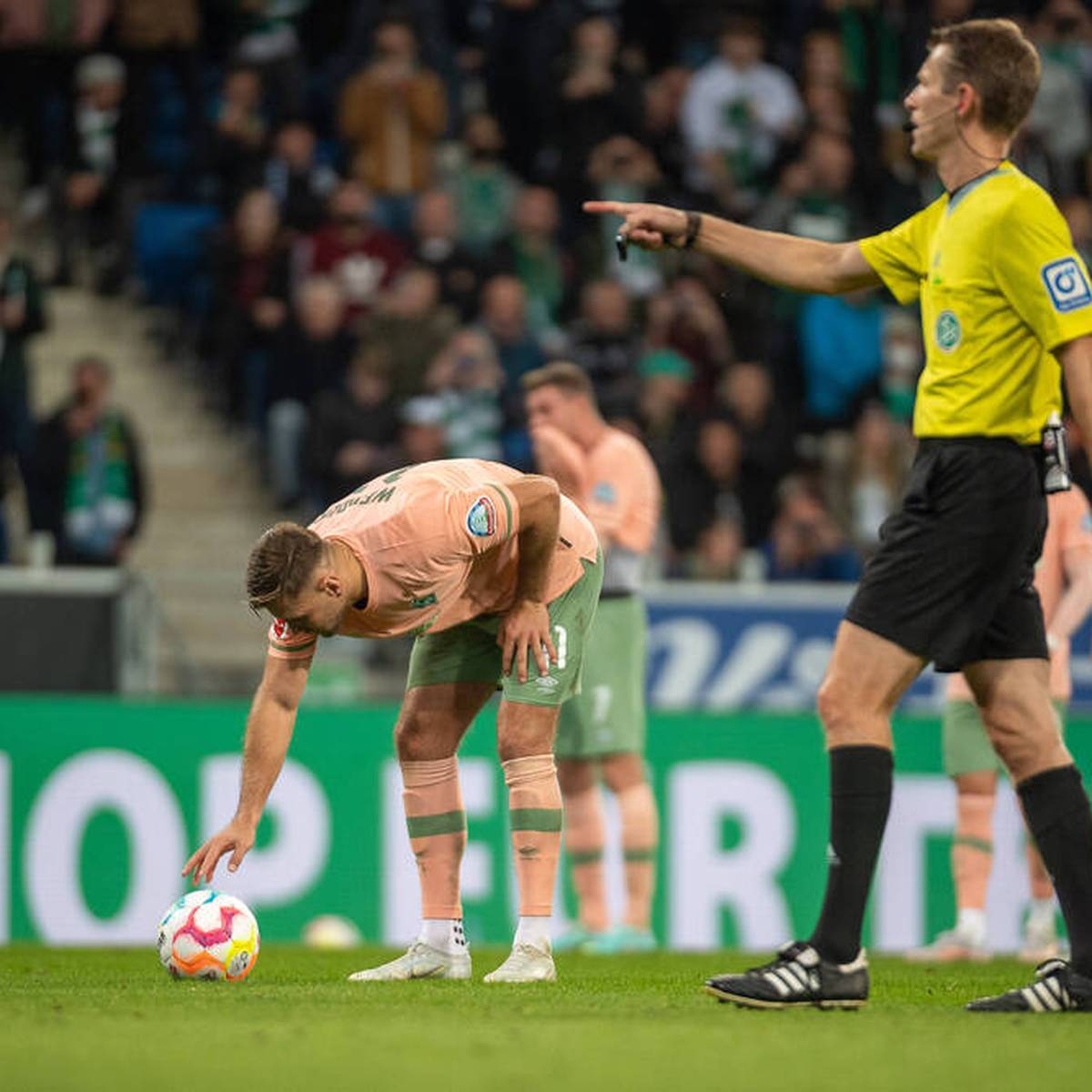 Auch im fünften Auswärtsspiel bleibt Werder Bremen in der Bundesliga ungeschlagen. Der Aufsteiger gewinnt bei der TSG Hoffenheim. Der Siegtreffer sorgt allerdings für Verstimmungen.