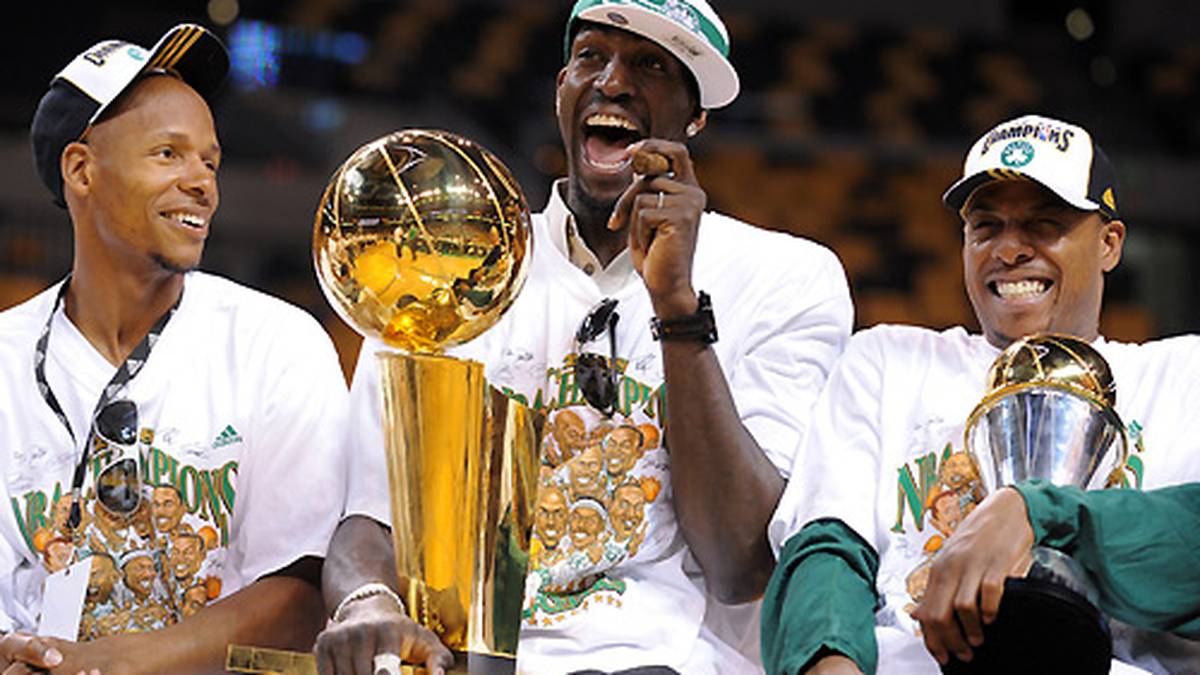 Der Move zahlt sich für Boston aus. Schon im ersten Jahr führt "KG" die Celtics zusammen mit Pierce und Allen zum NBA-Titel