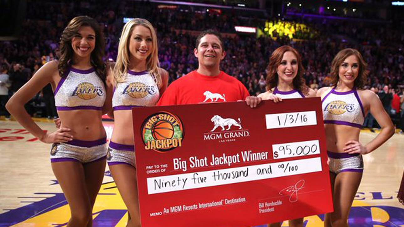 Fan mit Traumwurf zu Kobes Abschied