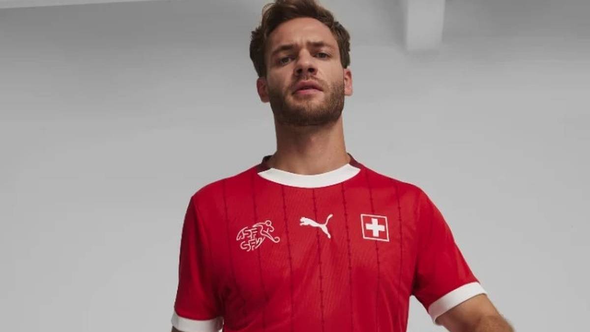 Schweiz (Heim) - Ausrüster: Puma - Die Eidgenossen treten in Deutschland in roten Trikots an. 