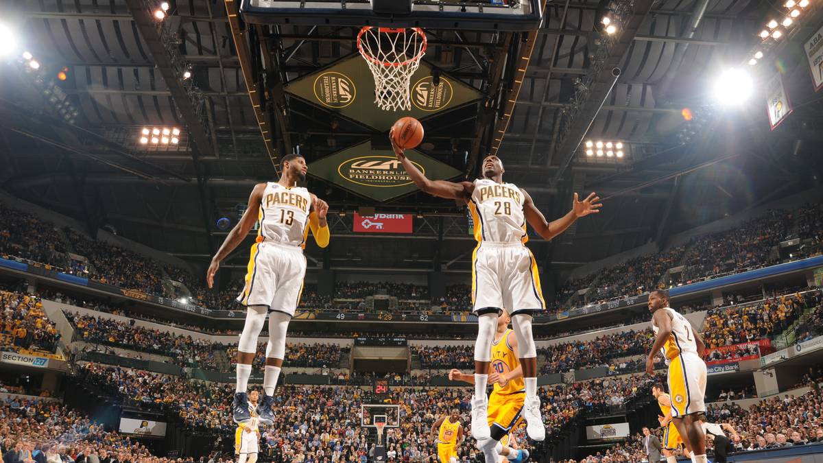 Auch wenn die Indiana Pacers hier in Synchronität ihre Lufthoheit demonstrieren, werden sie von den Warriors mit 131:123 abgefertigt