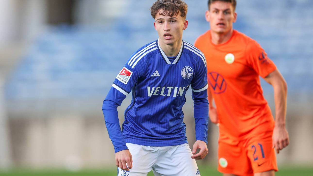 Schalke stattet Becker mit Profivertrag aus