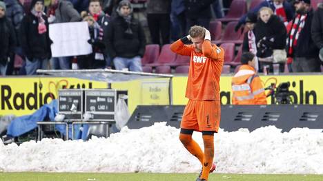 Timo Horn musste gegen den SC Freiburg vier Mal hinter sich greifen