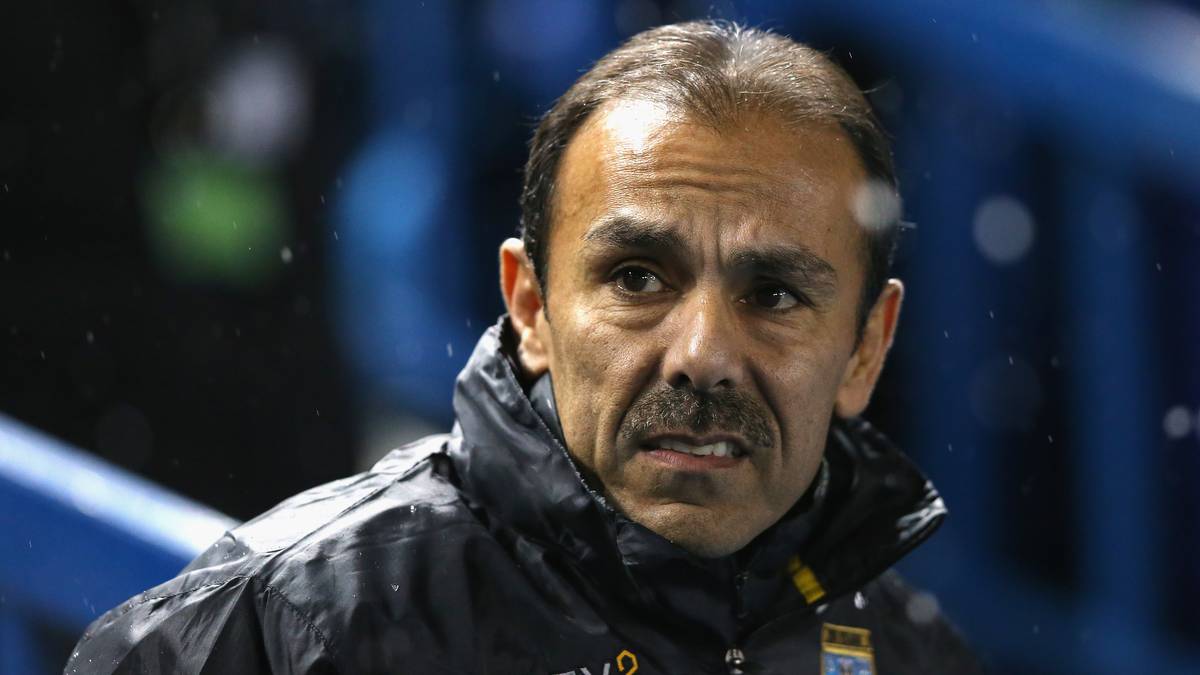 Zudem stand er noch für den FC Augsburg (2009-12), Hertha BSC (2012-15) und den VfB Stuttgart (2016) an der Seitenlinie. Sein letztes Engagement endete im Dezember 2018 beim englischen Zweitligisten Sheffield Wednesday nach nicht ganz einem Jahr